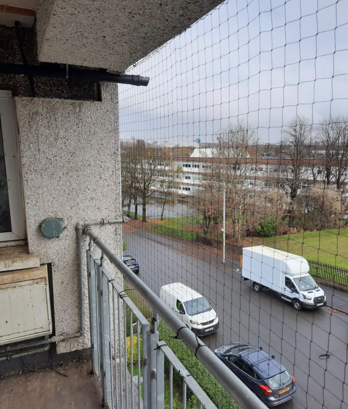 Balcony bird netting overlooking a main road in Glasgow